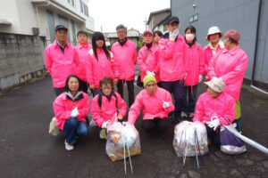 地元のお祭り会場でゴミ拾い